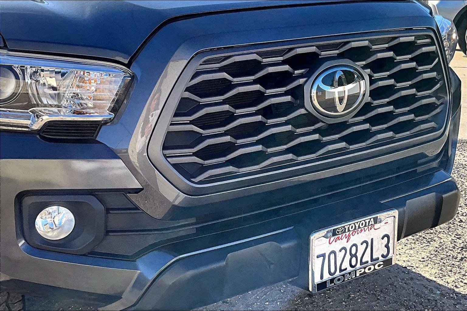 Used 2022 Toyota Tacoma TRD Off-Road image 29