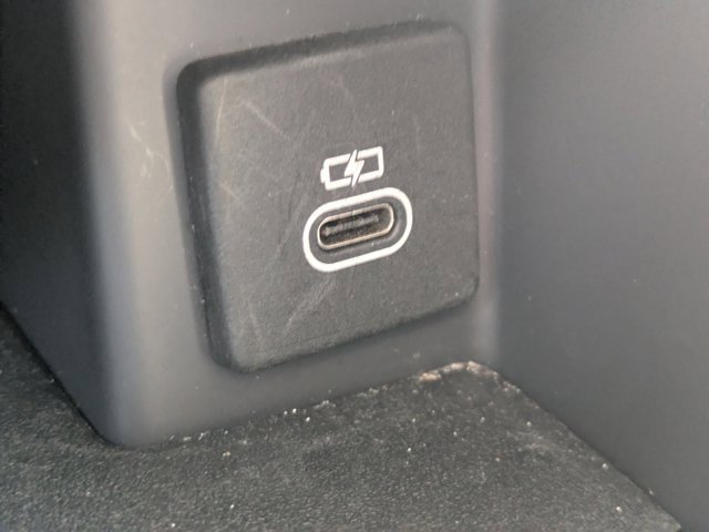 Used 2025 Land Rover Discovery S image 19