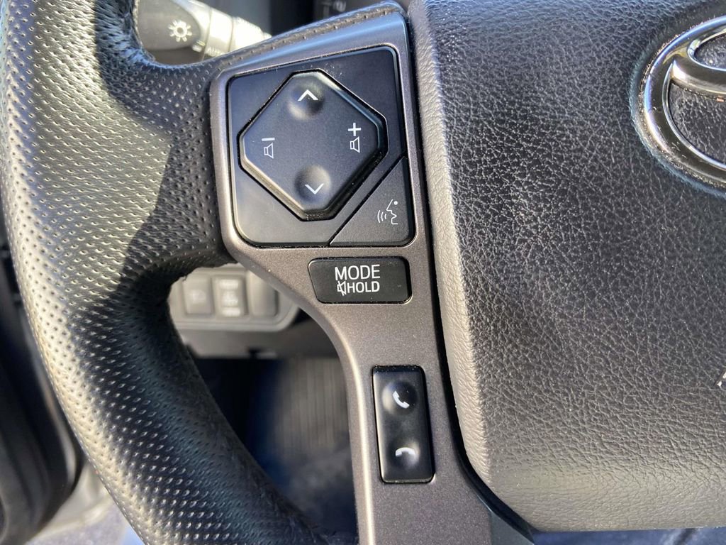 Used 2022 Toyota Tacoma TRD Sport w/ Technology Package image 33