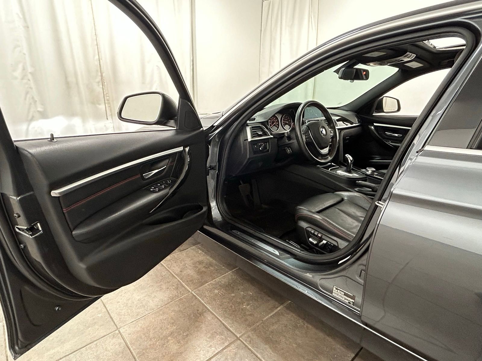 Used 2017 BMW 330i xDrive Sedan image 25