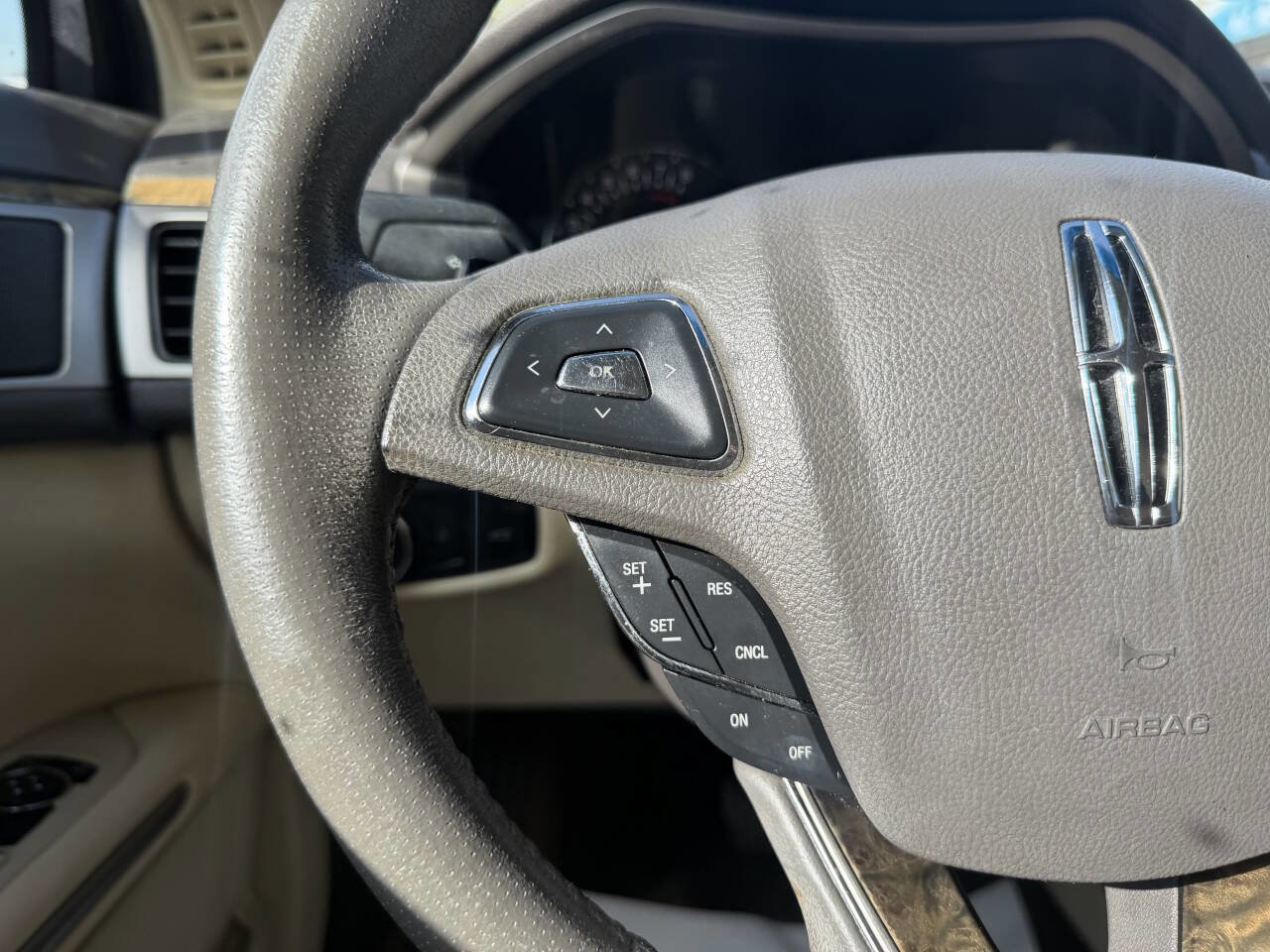 Used 2014 Lincoln MKZ image 27