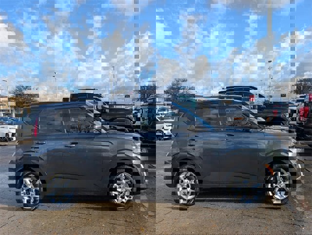 Used 2023 Kia Soul LX w/ LX Technology Package image 3