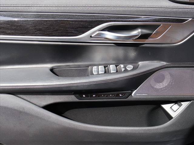 Used 2020 BMW 745e xDrive AWD/4WD image 12
