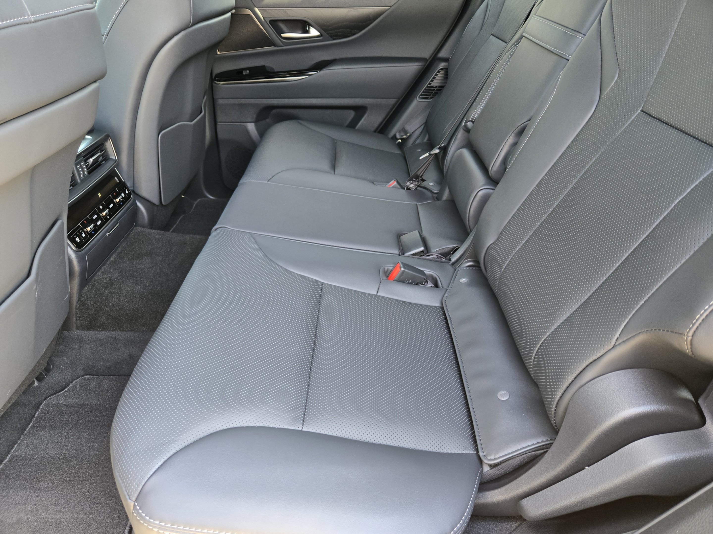 New 2026 Lexus LX 700h Luxury w/ Appearance Package AWD/4WD image 22