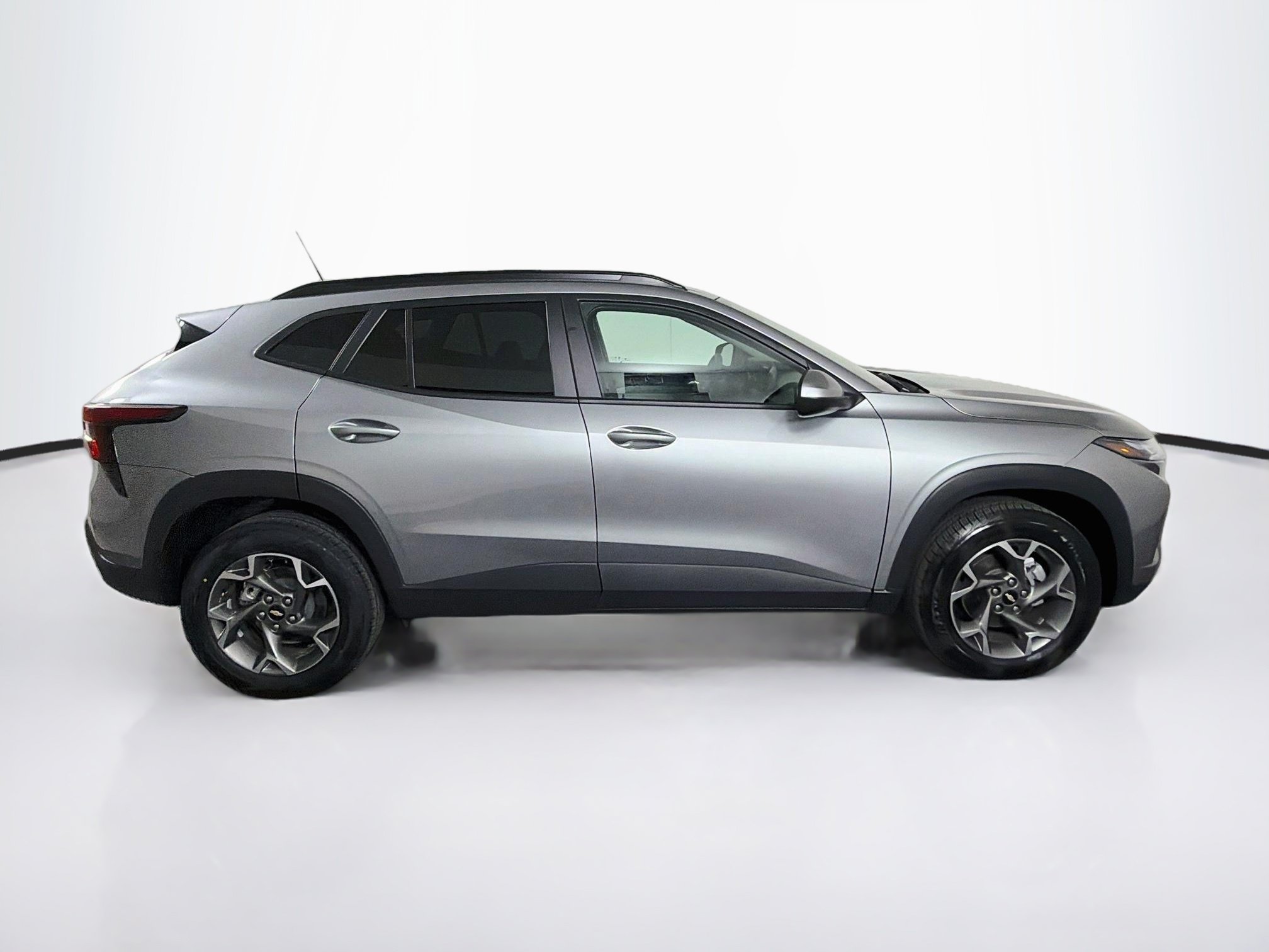 Used 2025 Chevrolet Trax LT FWD image 10