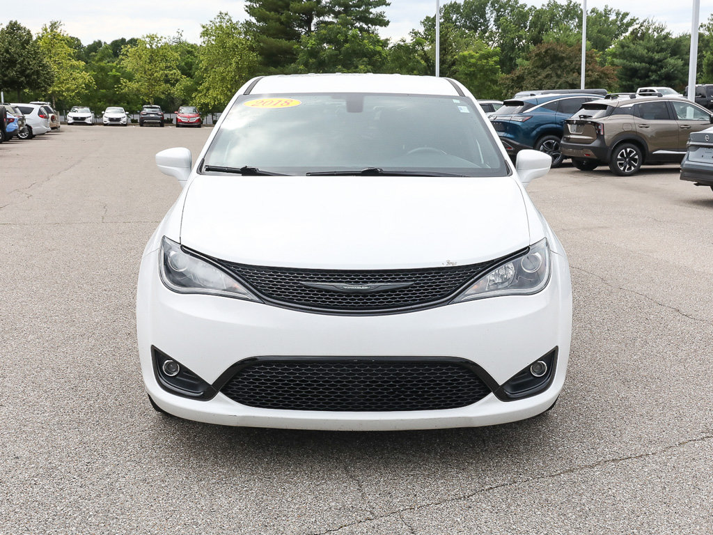 Used 2018 Chrysler Pacifica Touring Plus w/ S Appearance Package FWD image 9