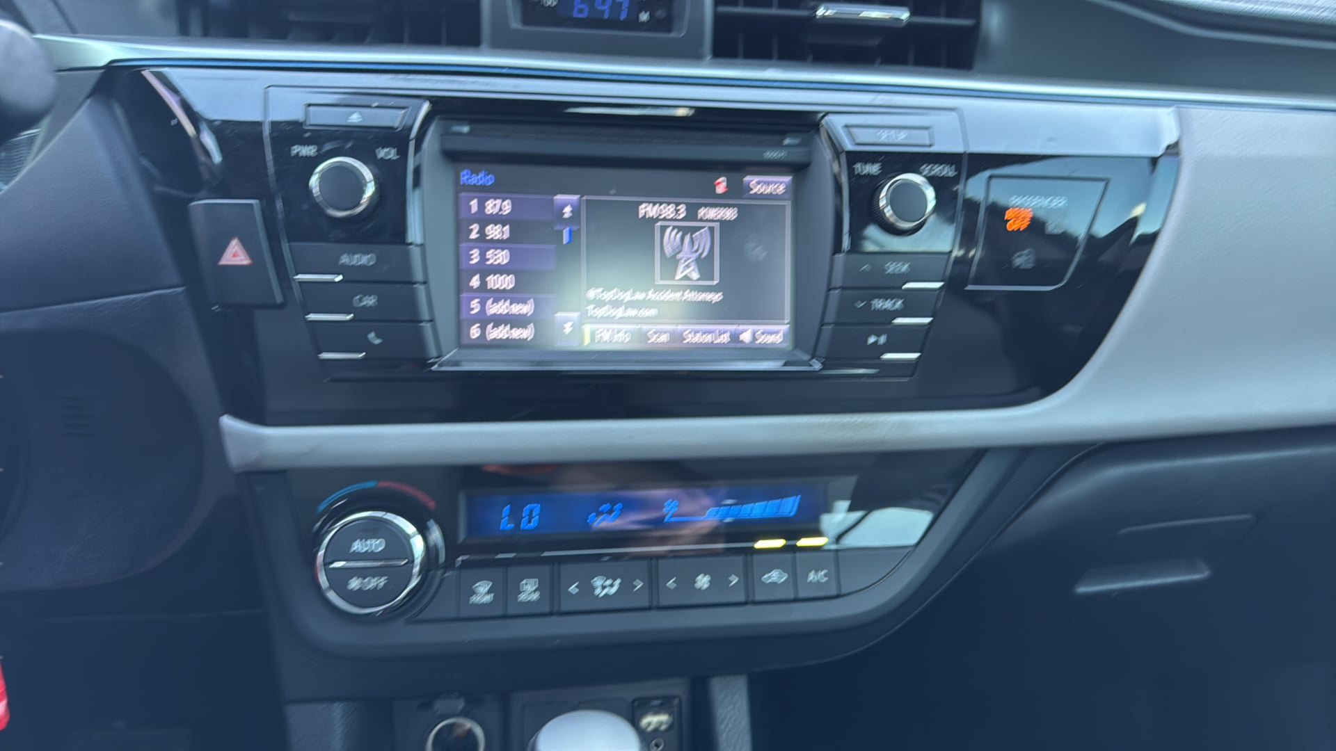 Used 2016 Toyota Corolla LE FWD image 24