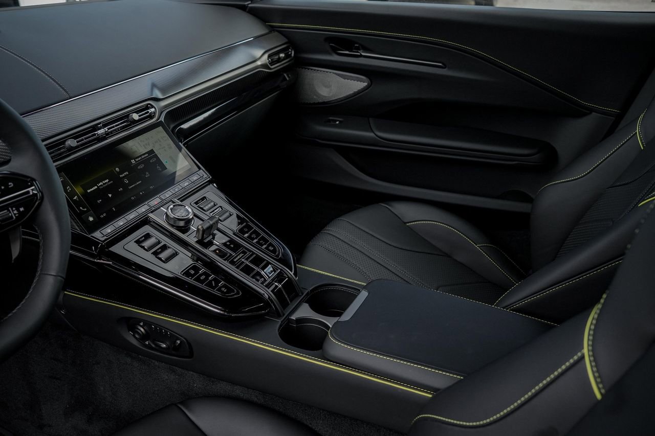 New 2026 Aston Martin V8 Vantage Roadster image 18