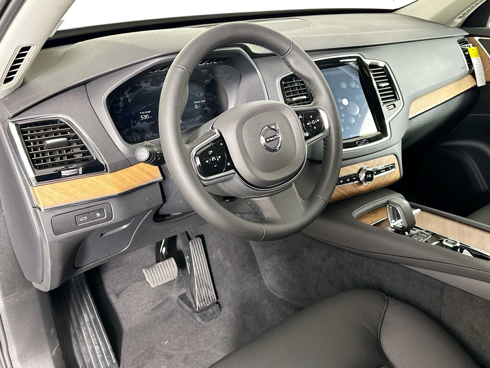 Certified 2025 Volvo XC90 T8 Plus w/ Protection Package Premier AWD/4WD image 7