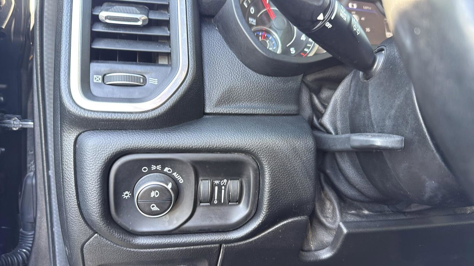 Used 2020 RAM 1500 Laramie image 18