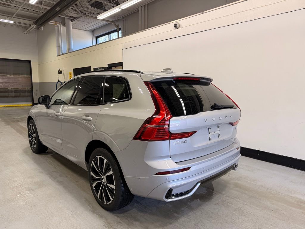 Used 2025 Volvo XC60 B5 Plus w/ Climate Package image 3