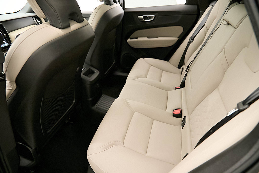 New 2026 Volvo XC60 T8 Plus w/ Protection Package Premier AWD/4WD image 20