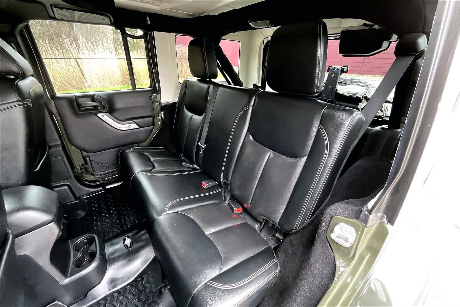 Used 2015 Jeep Wrangler Unlimited Sahara w/ Dual Top Group AWD/4WD image 21