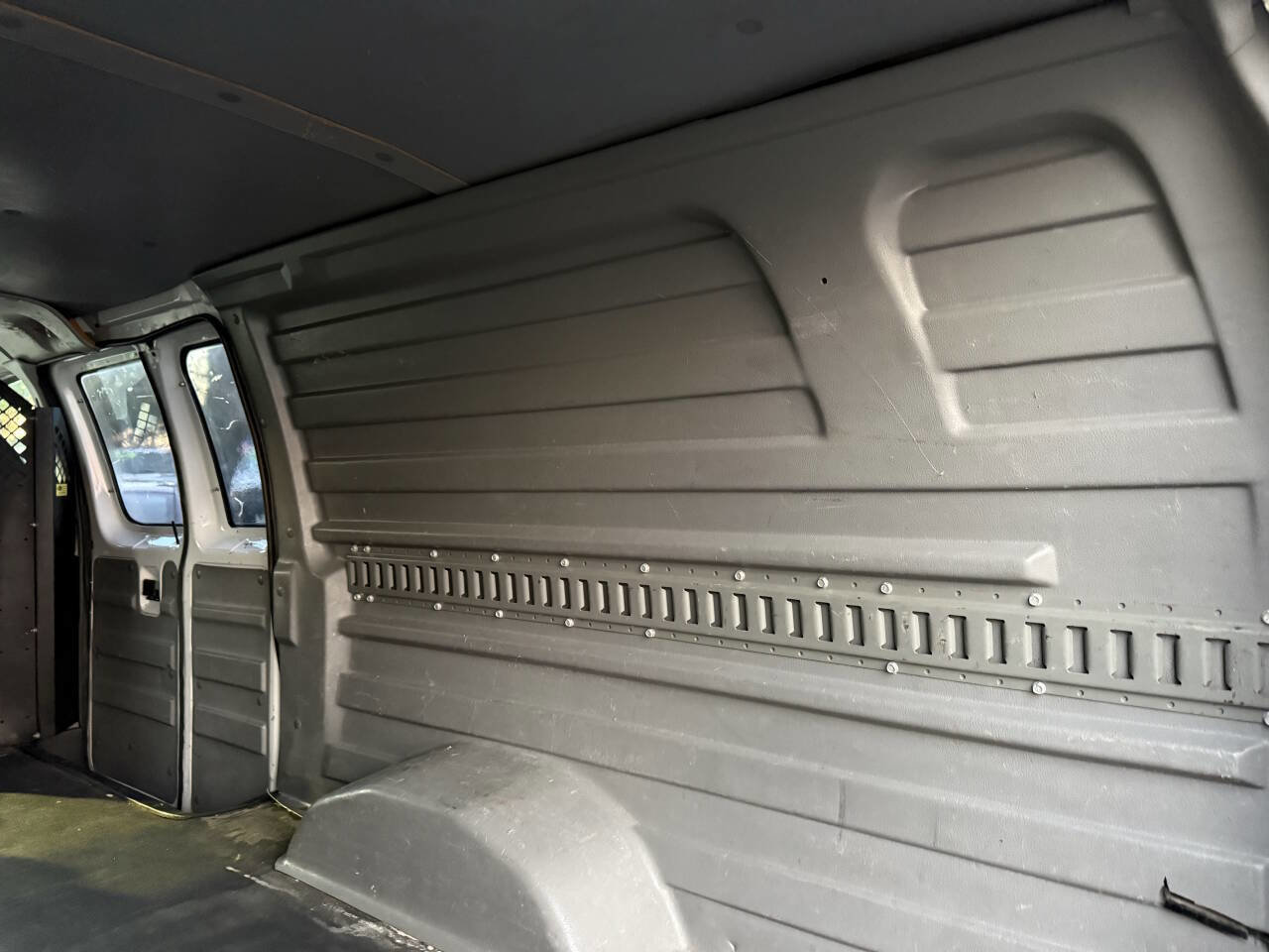 Used 2005 Ford E-250 and Econoline 250 Extended image 16