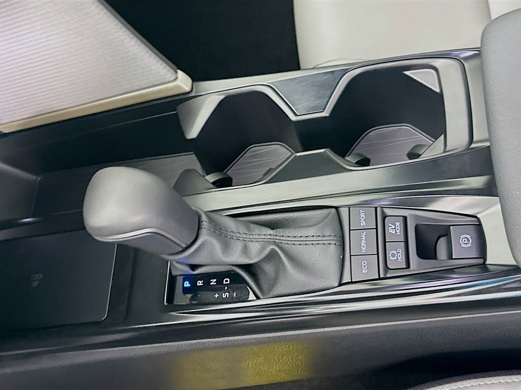 Used 2025 Toyota Camry SE w/ Convenience Package image 17