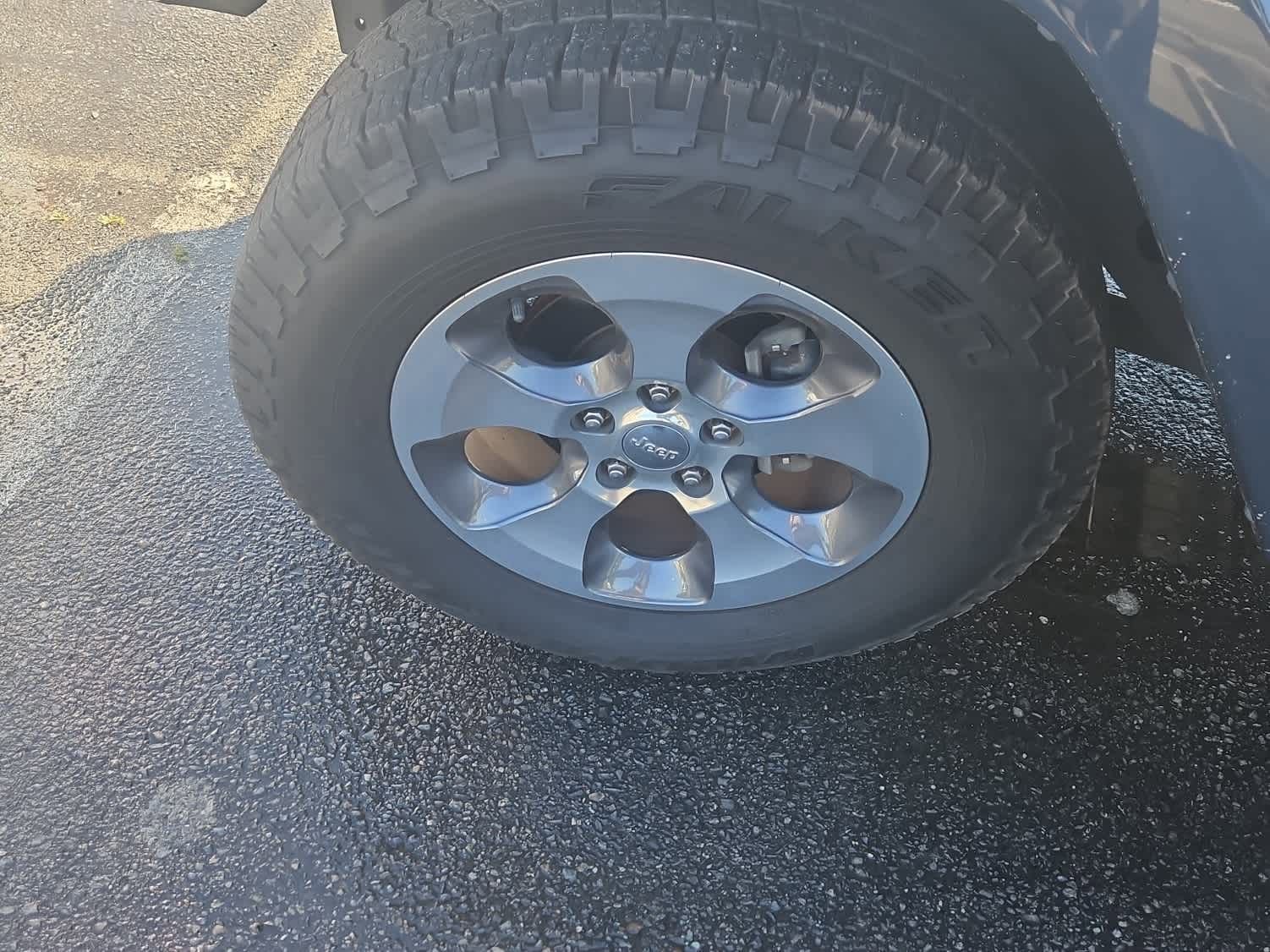 Used 2018 Jeep Wrangler Unlimited Sahara w/ Connectivity Group image 3