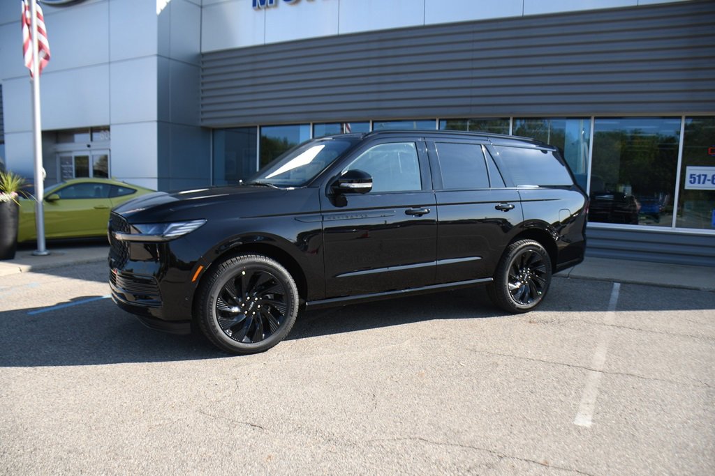 New 2025 Lincoln Navigator Reserve w/ Jet Appearance Package image 2