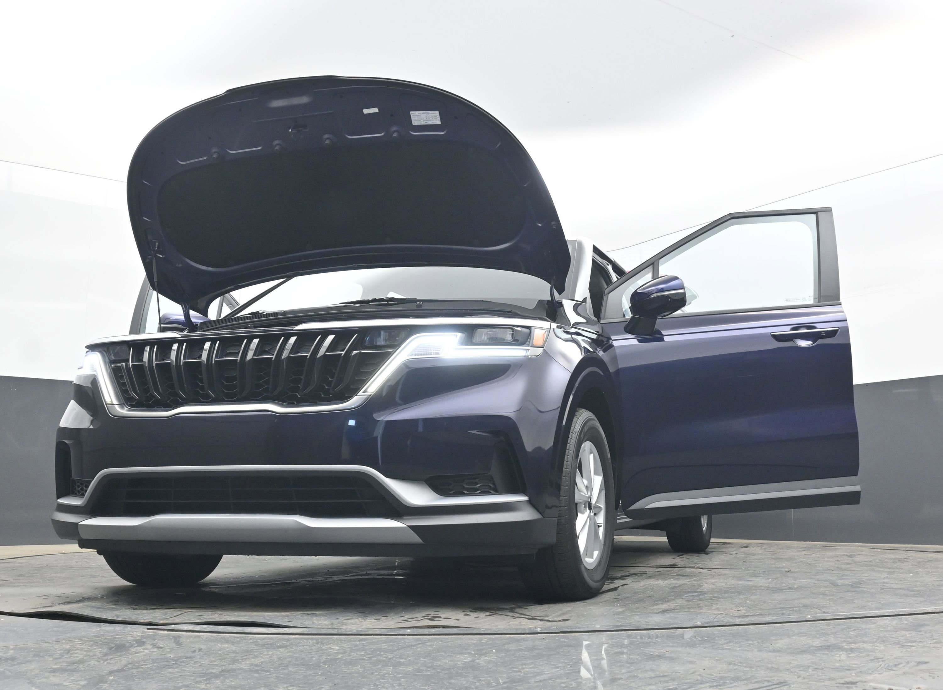 Used 2023 Kia Carnival LX image 39