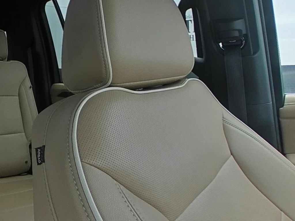 Used 2024 Chevrolet Suburban Premier RWD image 11