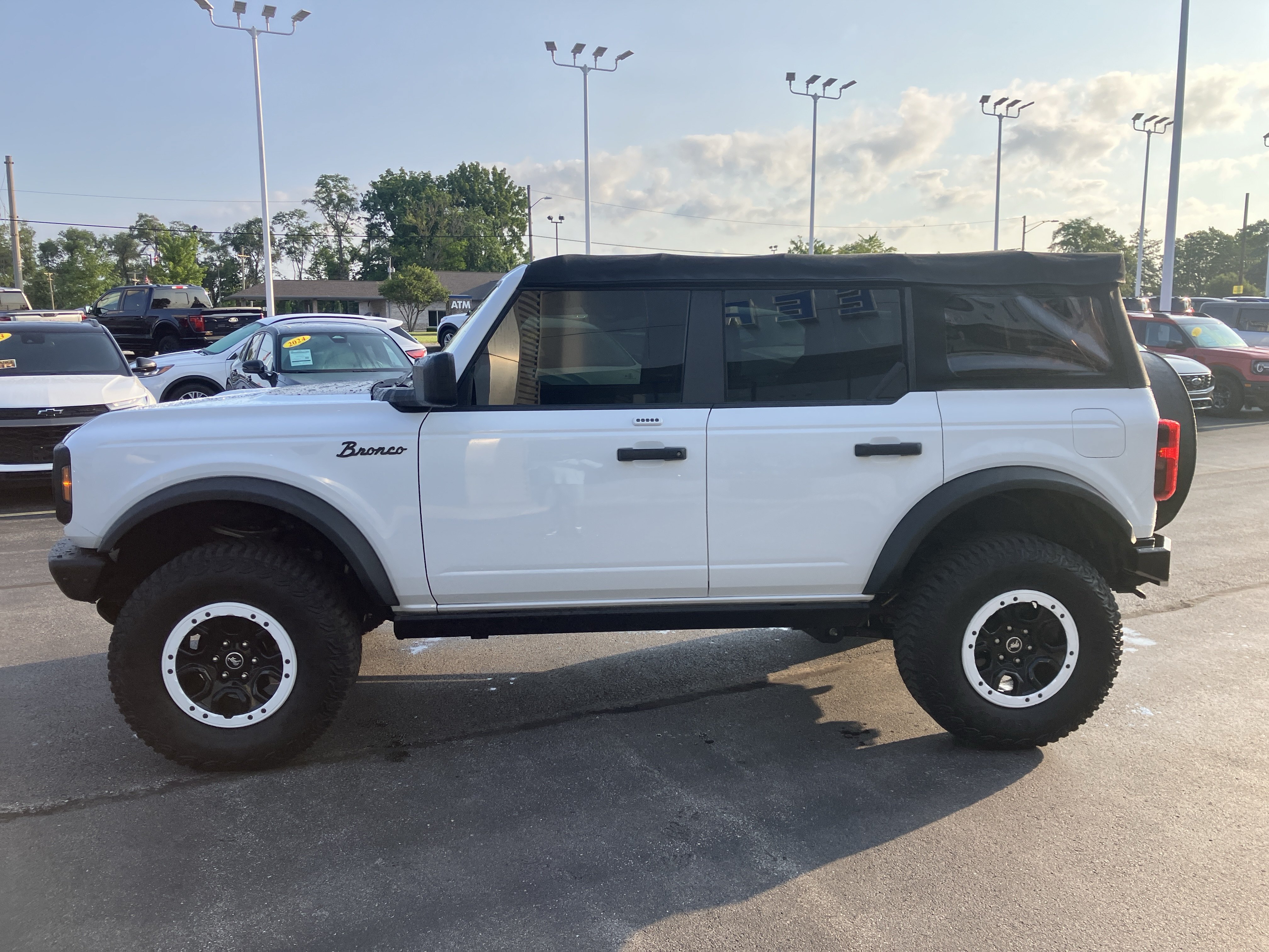 Used 2022 Ford Bronco 4-Door w/ Sasquatch Package AWD/4WD image 4