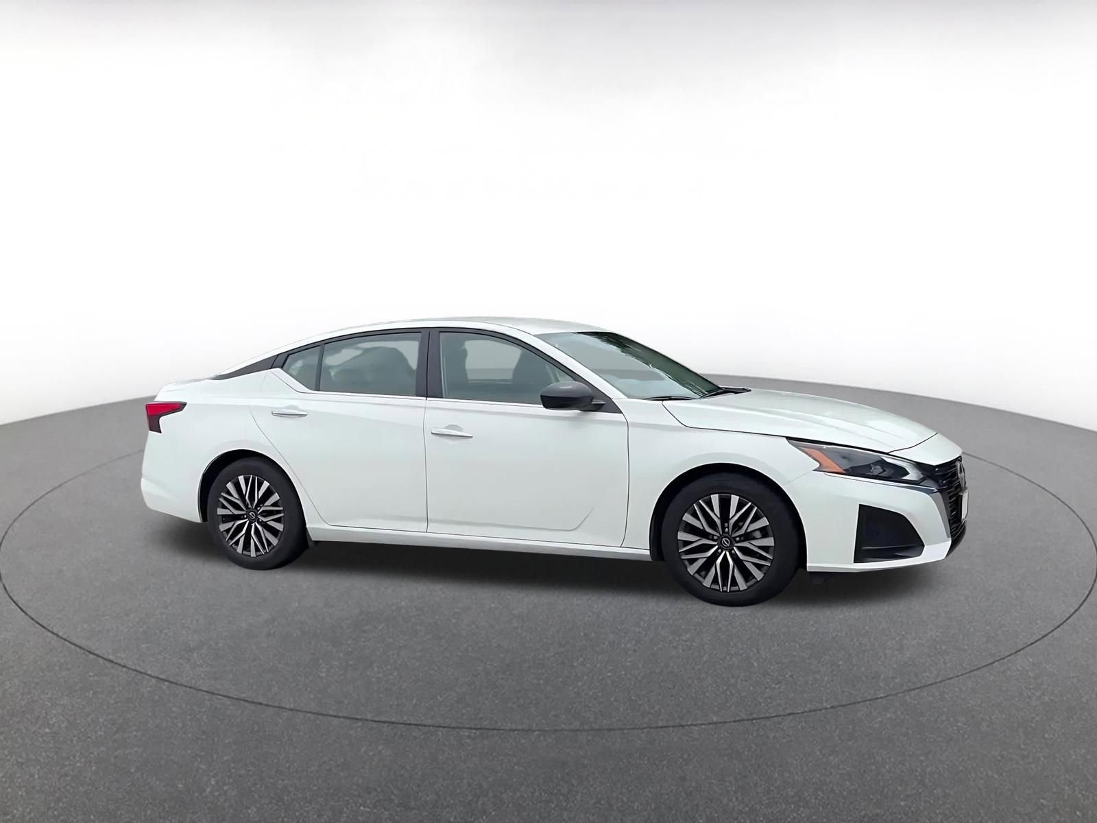 Used 2025 Nissan Altima 2.5 SV FWD video 2