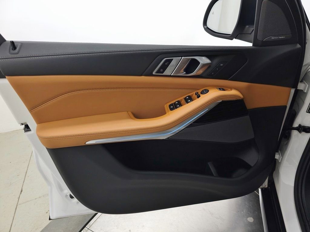 Used 2024 BMW X5 xDrive40i w/ Premium Package image 15