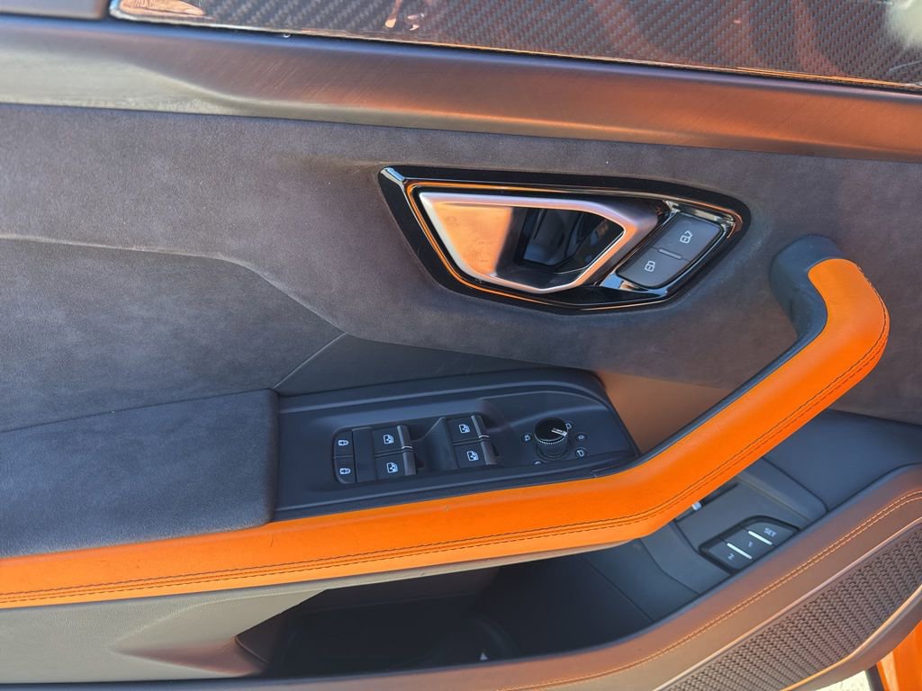 Used 2022 Lamborghini Urus image 28