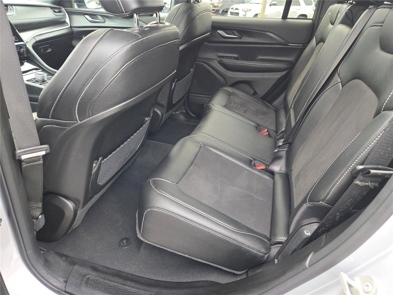 Certified 2024 Jeep Grand Cherokee Altitude image 23