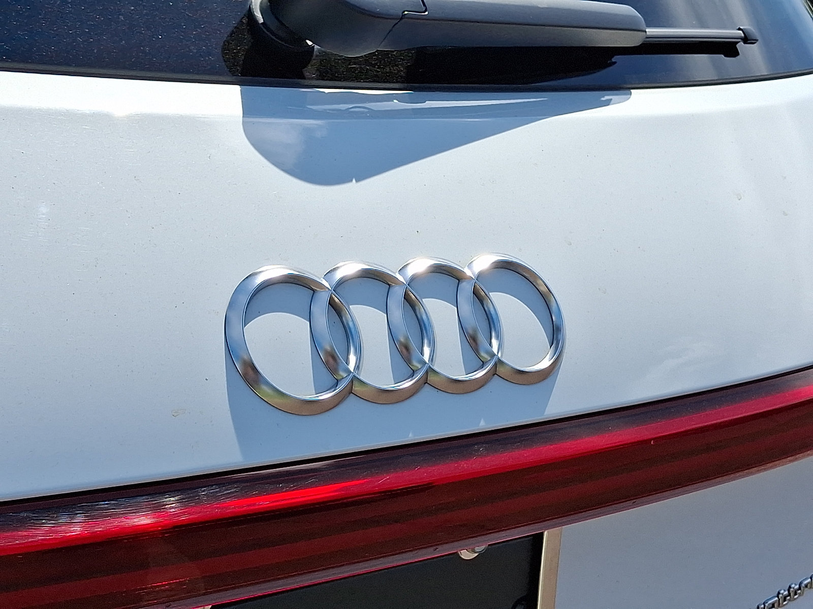 Used 2022 Audi e-tron Premium Plus w/ Premium Plus Package AWD/4WD image 31