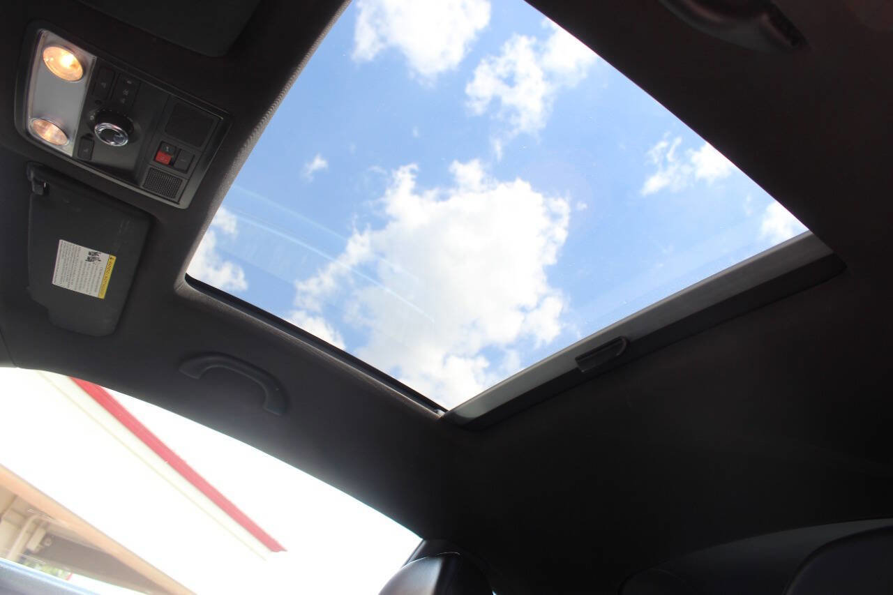 Used 2014 Volkswagen Beetle TDI image 16