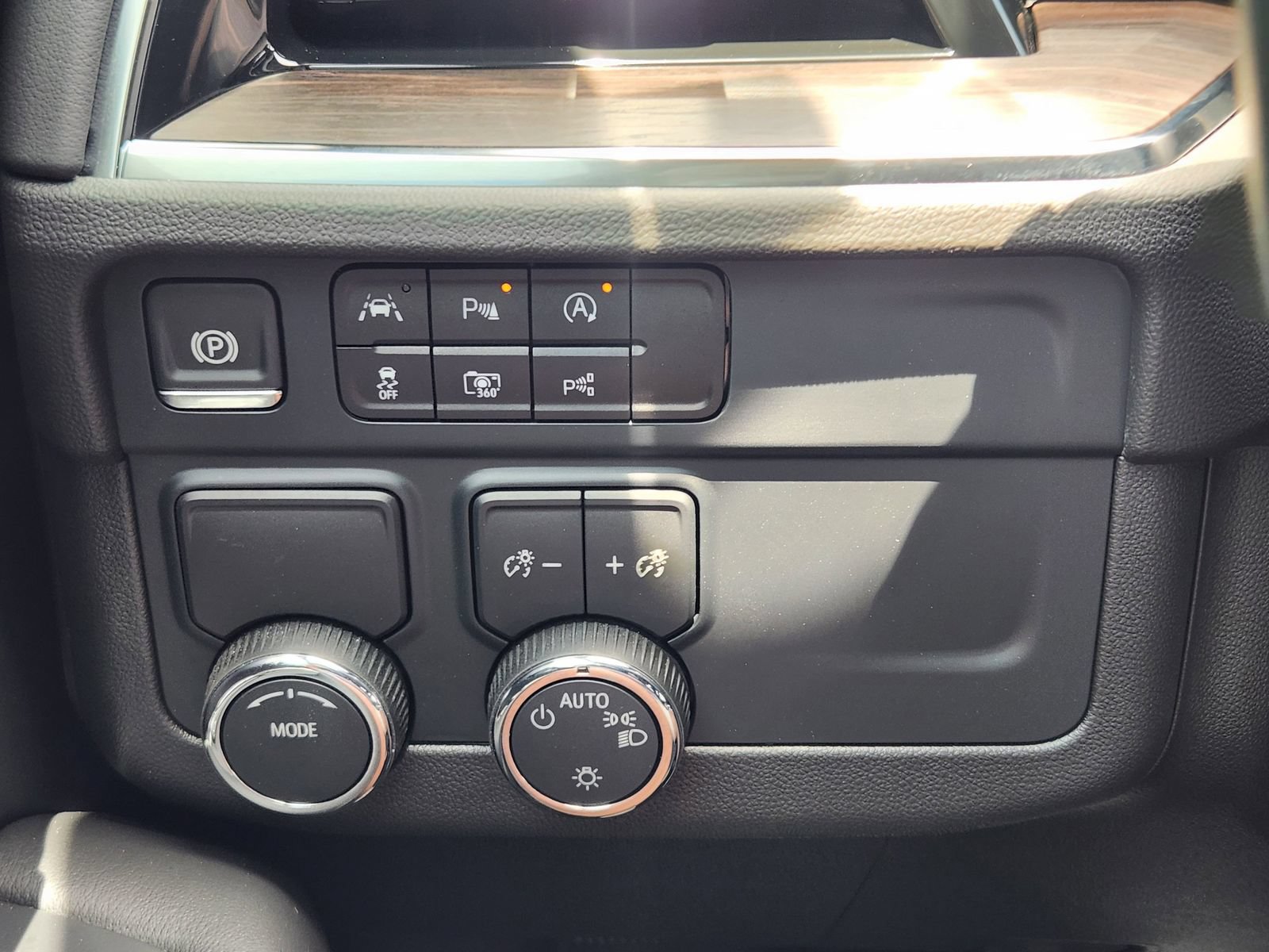 Used 2025 Chevrolet Tahoe LS RWD image 24