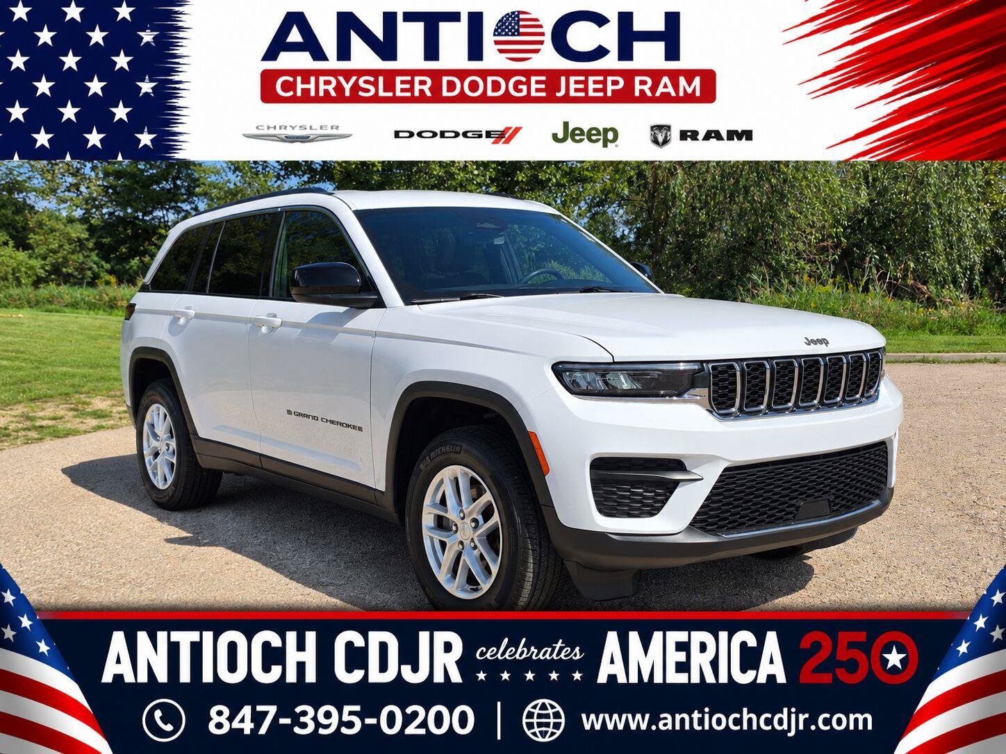 Used 2025 Jeep Grand Cherokee Laredo X AWD/4WD image 1