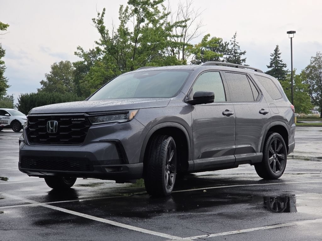 Certified 2025 Honda Pilot Black Edition image 24