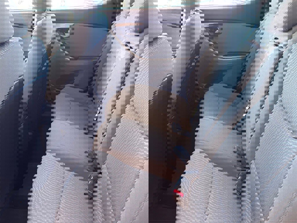 Used 2015 Hyundai Elantra SE image 25