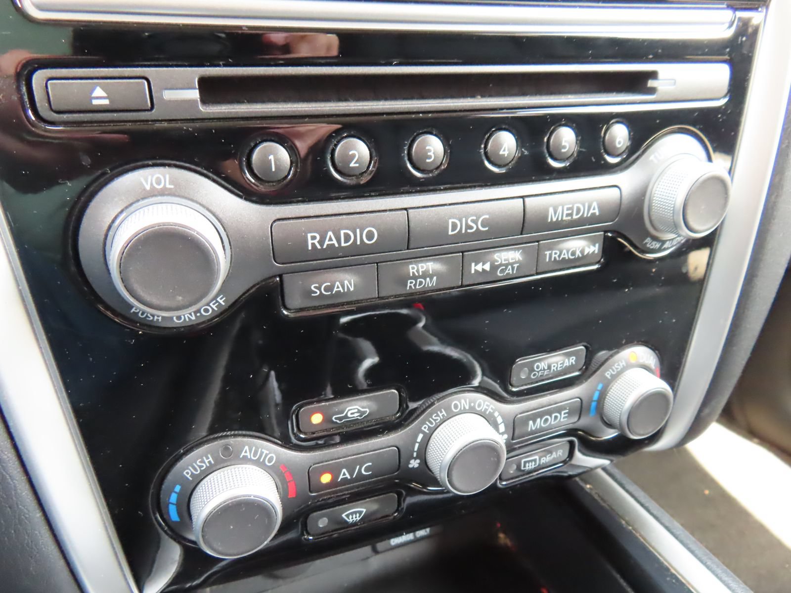 Used 2018 Nissan Pathfinder SV AWD/4WD image 28
