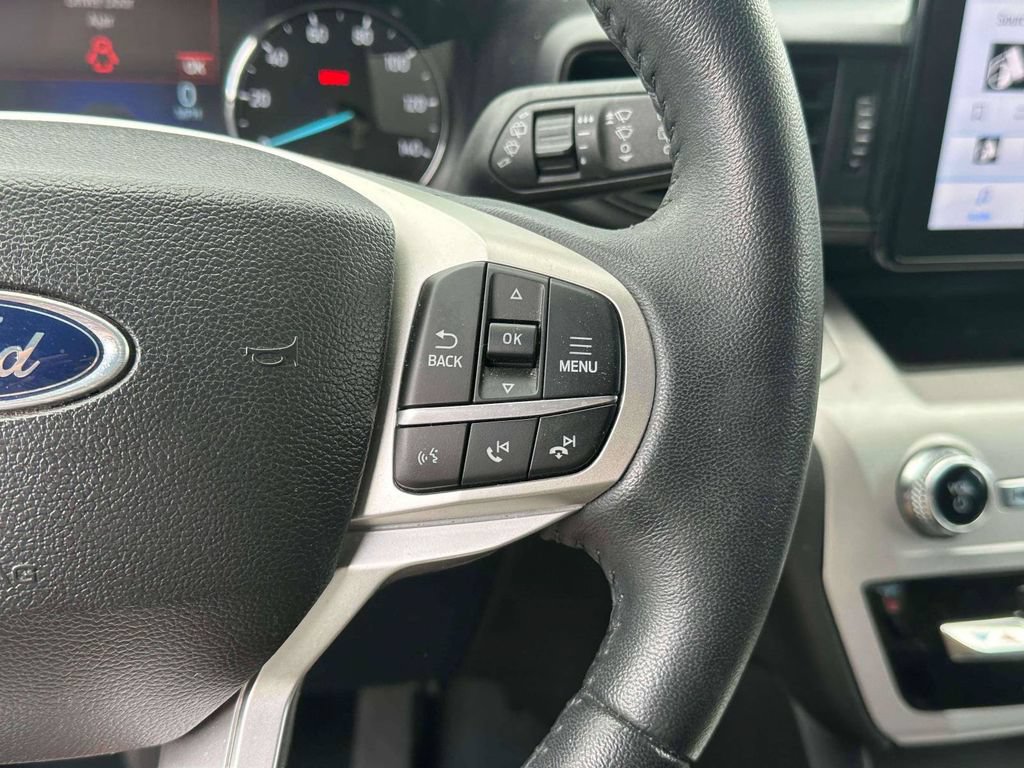 Used 2023 Ford Explorer XLT AWD/4WD image 23