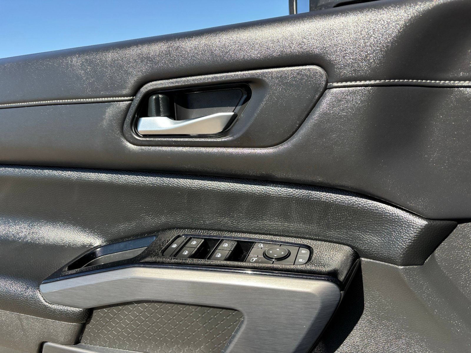 Certified 2023 Nissan Pathfinder SL FWD image 22