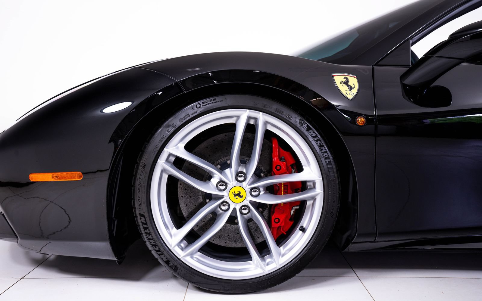 Used 2018 Ferrari 488 Spider RWD image 16