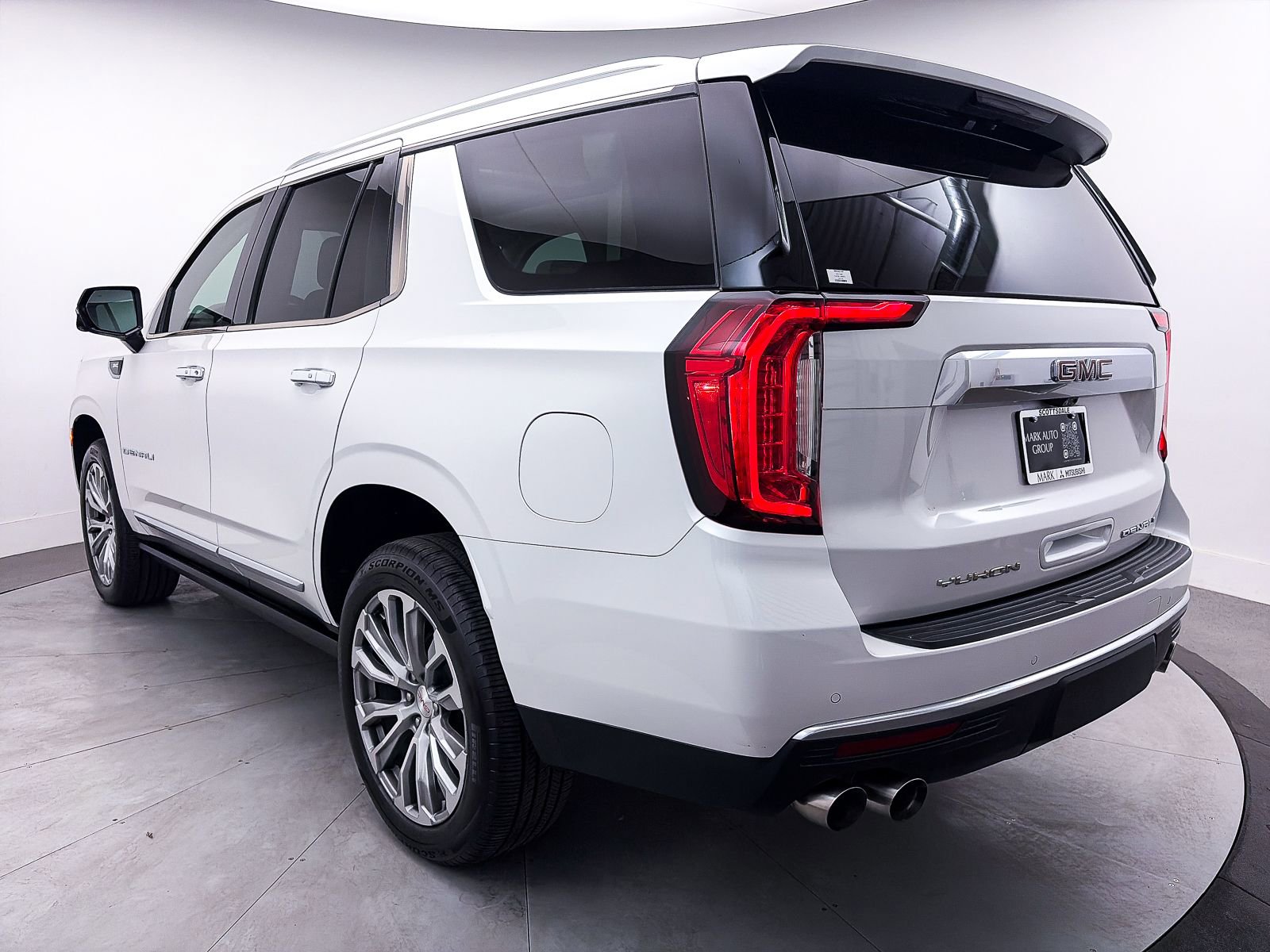 Used 2021 GMC Yukon Denali w/ Denali Premium Package image 17