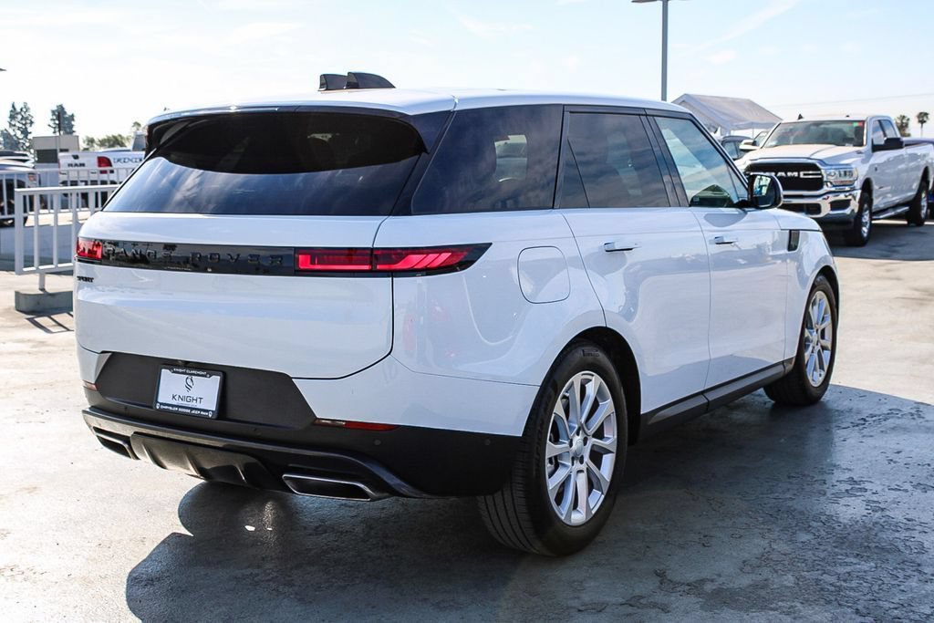 Used 2025 Land Rover Range Rover Sport SE AWD/4WD image 9