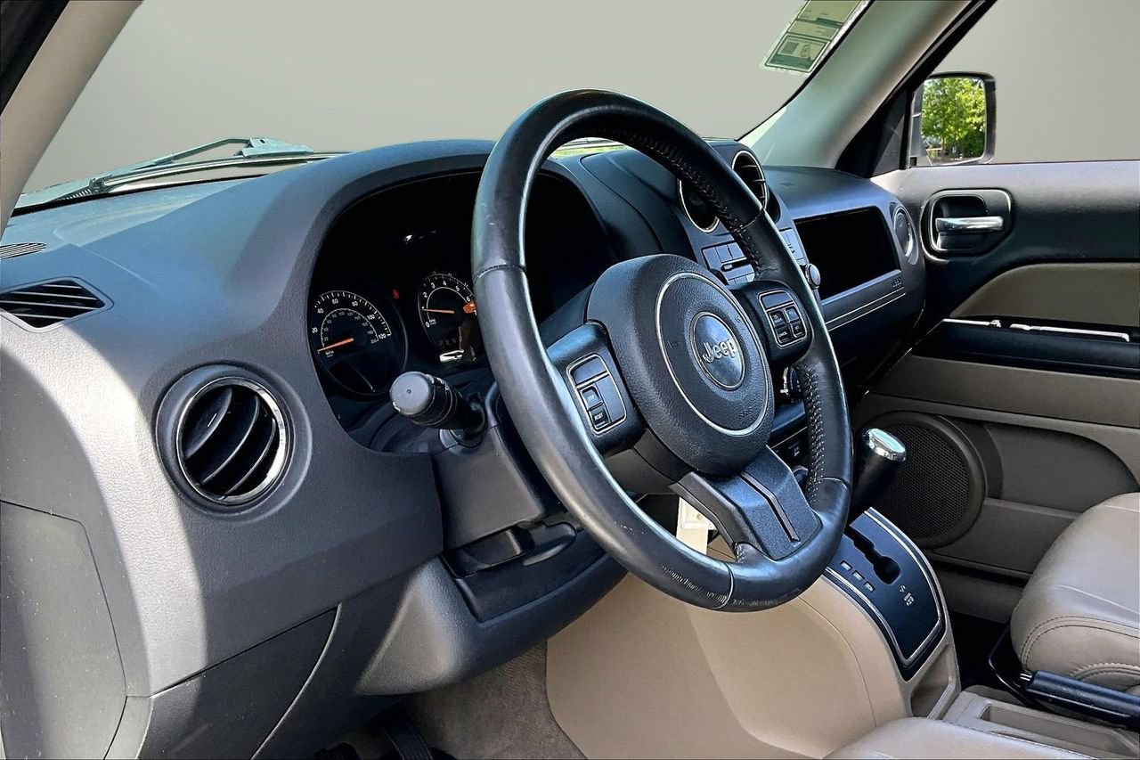 Used 2015 Jeep Patriot High Altitude FWD image 17