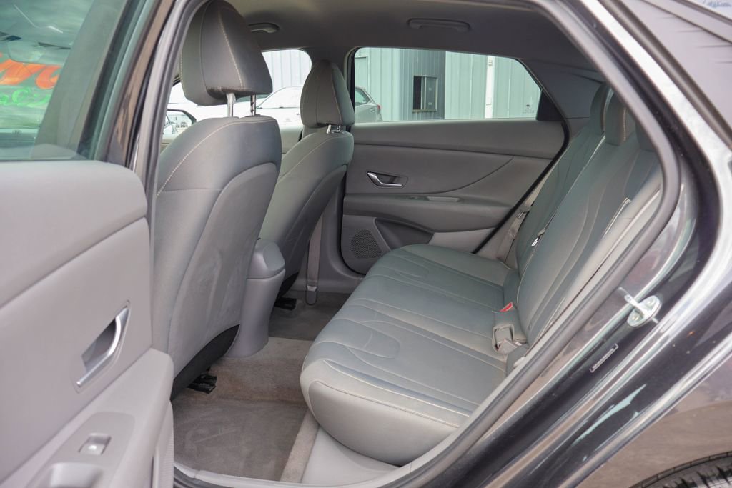 Used 2022 Hyundai Elantra SEL image 9