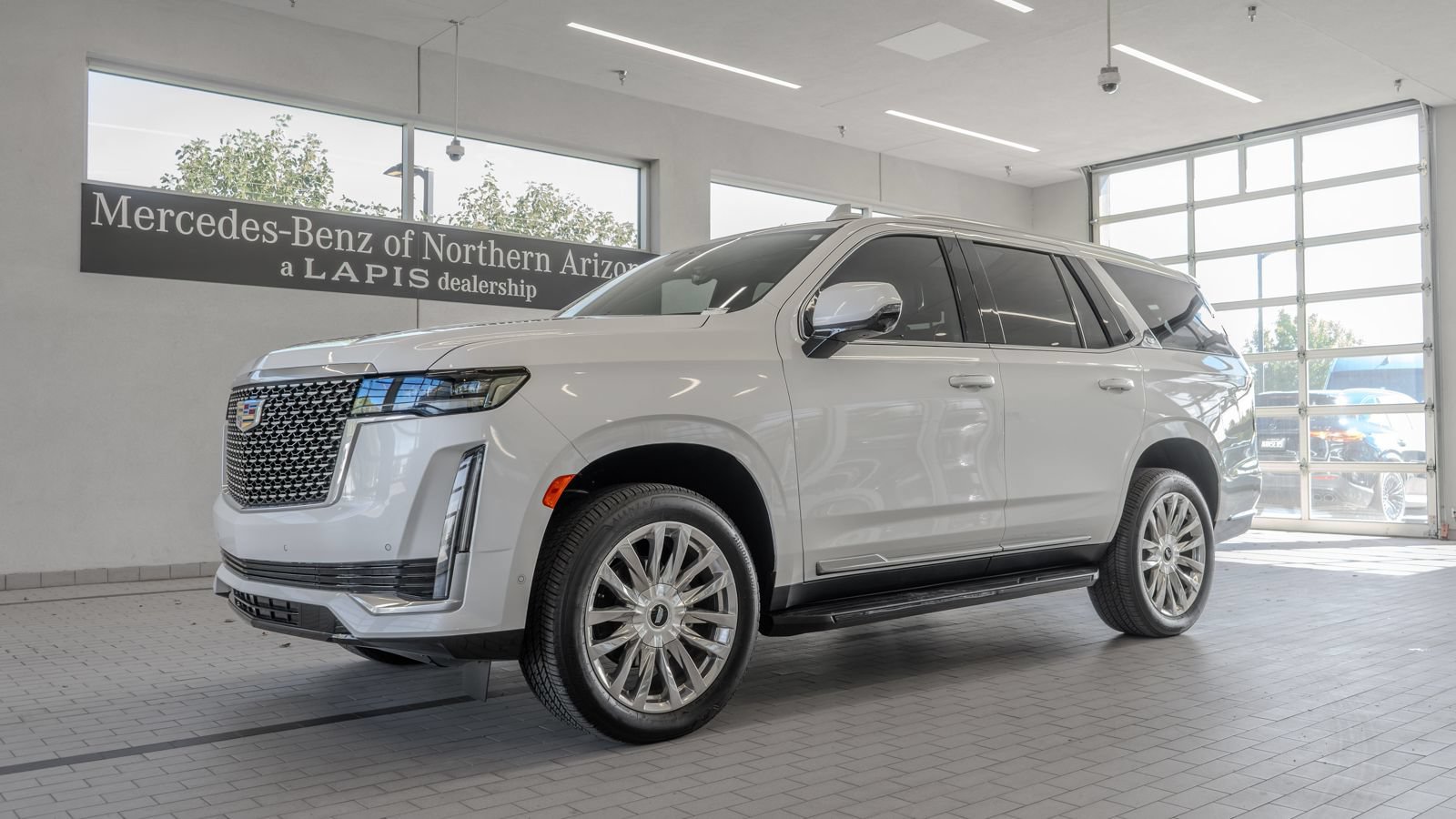 Used 2024 Cadillac Escalade Premium Luxury AWD/4WD image 3