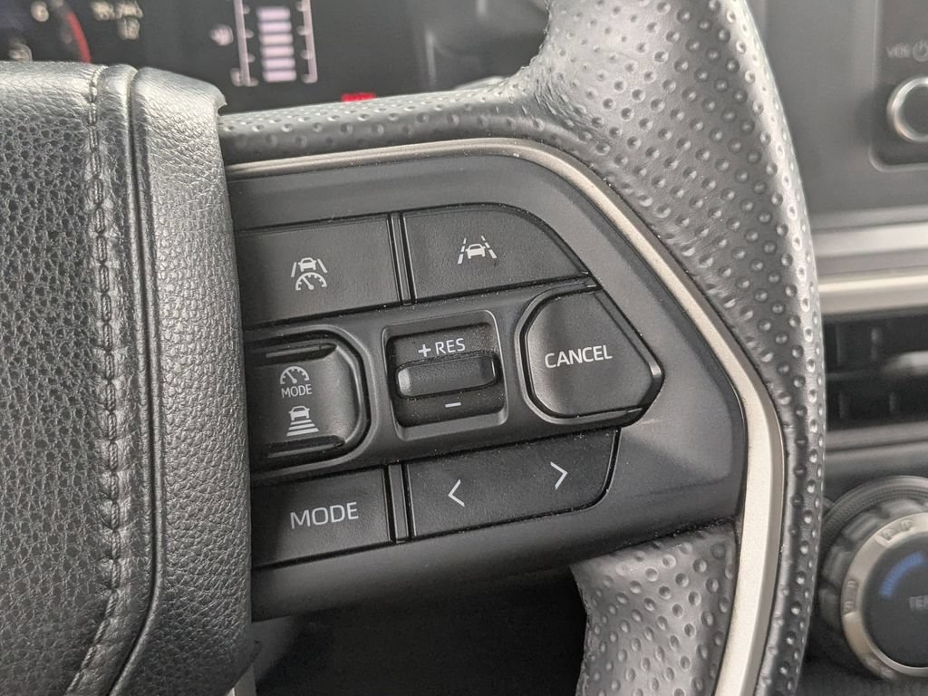 Used 2025 Toyota 4Runner SR5 AWD/4WD image 17