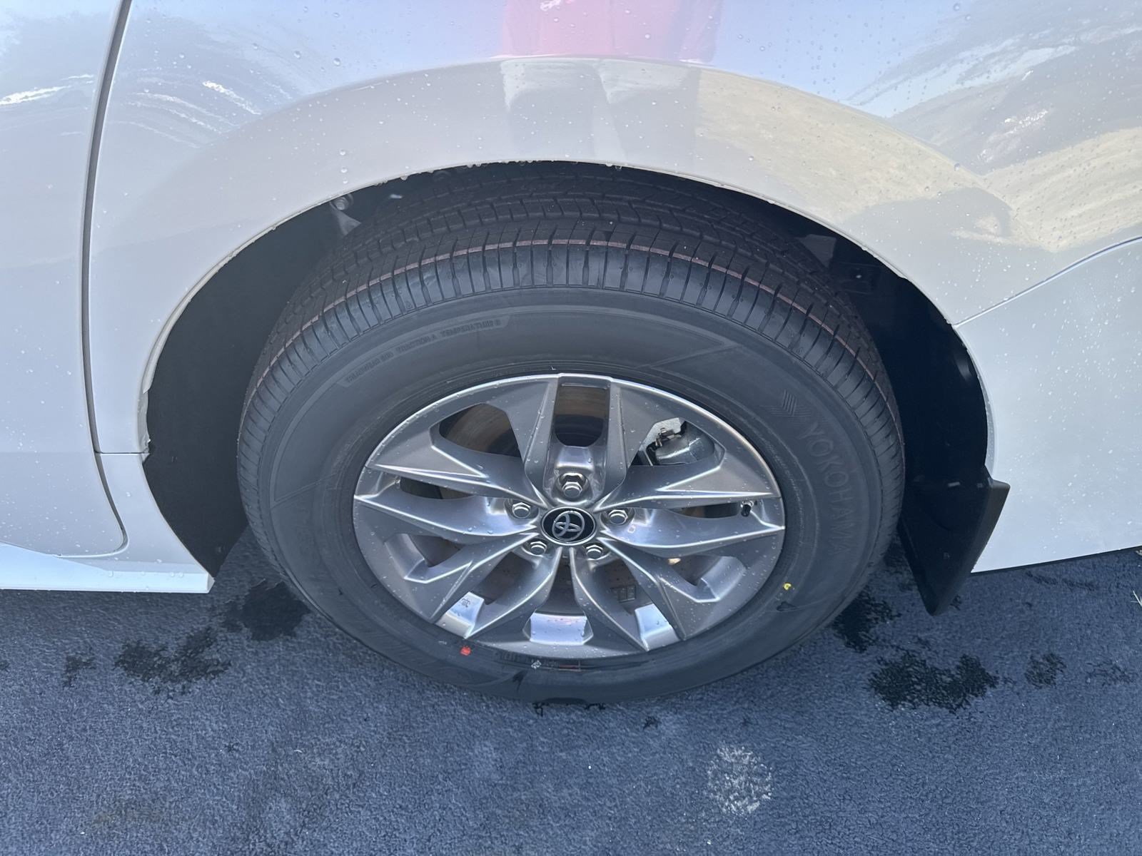 New 2025 Toyota Sienna XLE FWD image 12