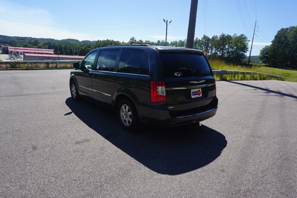 Used 2012 Chrysler Town & Country Touring w/ Entertainment Group #1 FWD image 19