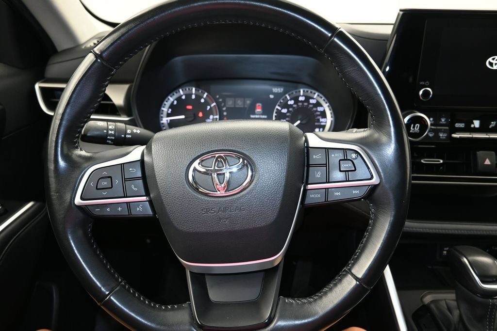 Used 2023 Toyota Highlander LE AWD/4WD image 13