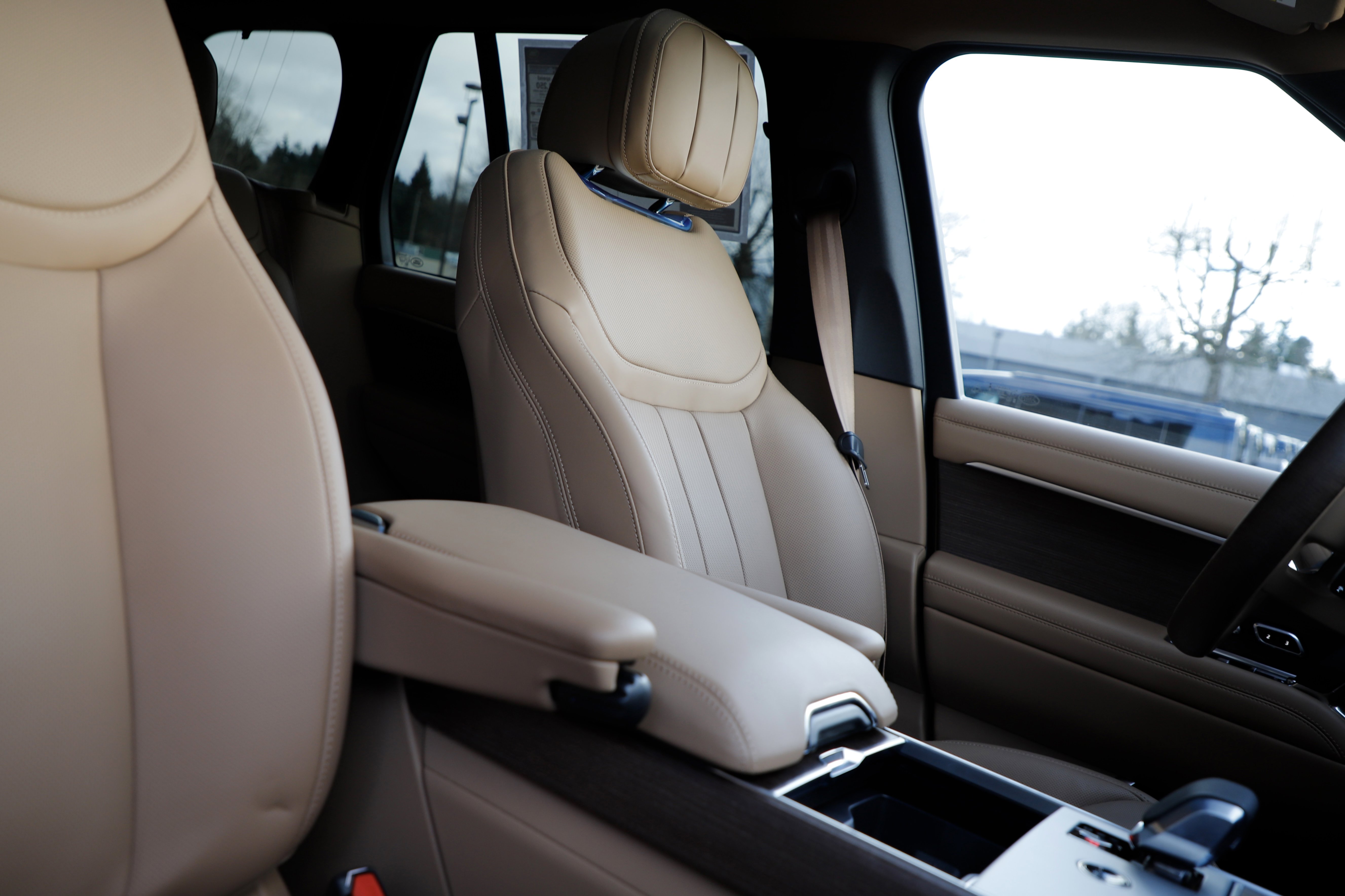 New 2026 Land Rover Range Rover SE image 12