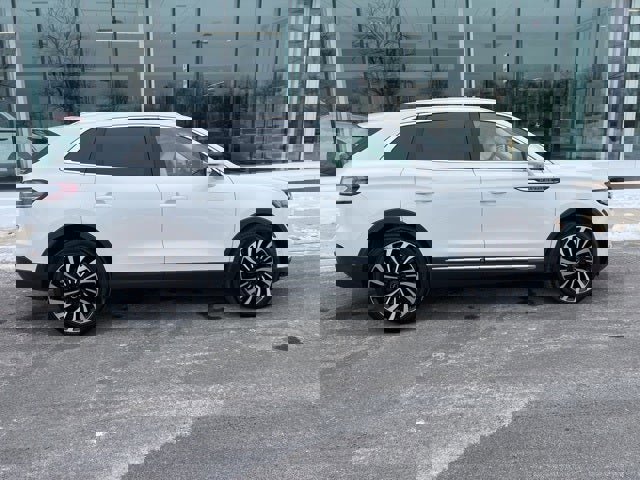 Used 2022 Lincoln Nautilus Black Label w/ Class II Trailer Tow Package image 9