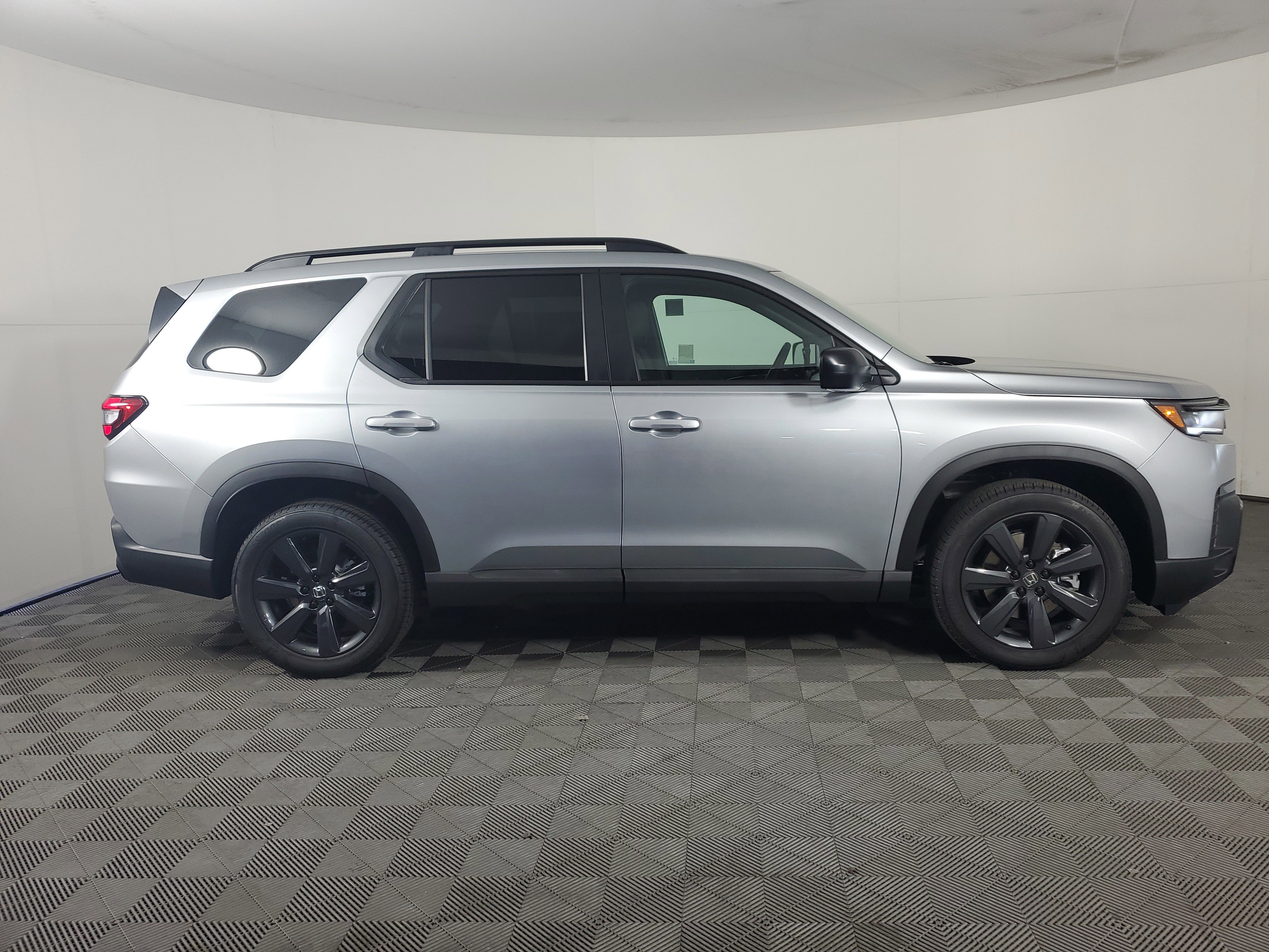 New 2026 Honda Pilot Sport image 3